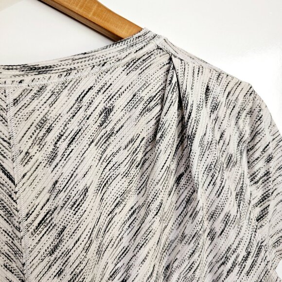 Lululemon Athletica Womens Short Sleeve Grey Striped Shirt Size 4 ~SS134.3 - Picture 3 of 4